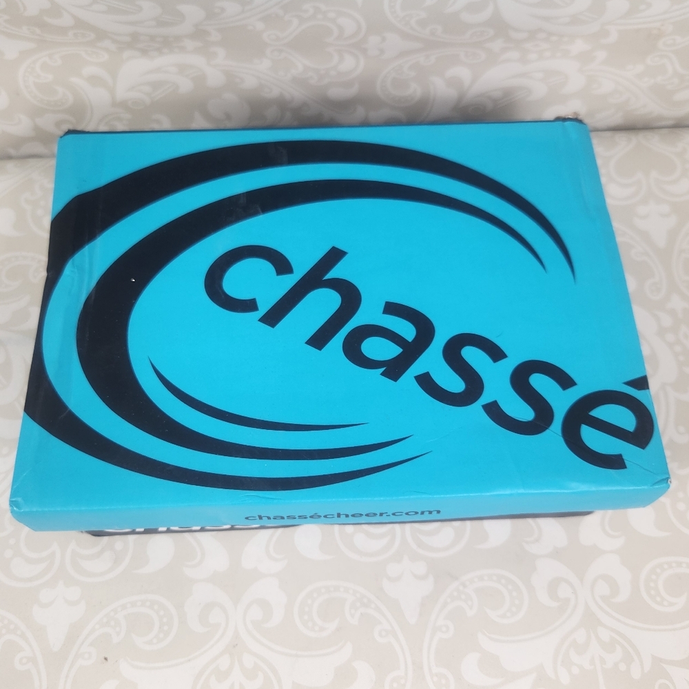 NIB Chassé Kids White Cheer Sneakers - Picture 2 of 7